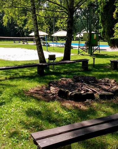 Opékání špekácku i jiných dobrot je zde umožneno