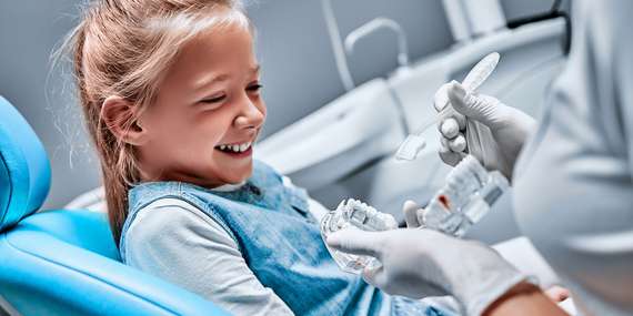 Dentálna hygiena pre deti aj dospelých s pieskovaním Airflow a inštruktážami v zubnej ambulancii Pohotovosť 24/7/Bratislava - Petržalka