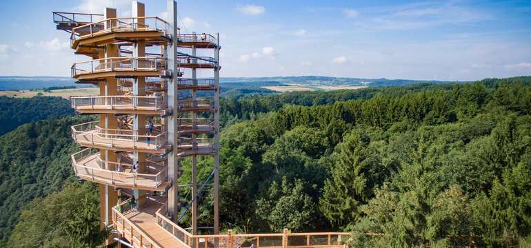V bavorském Neuschönau můžete vyzkoušet největší stezku v korunách stromů na světě