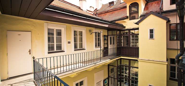 Apartmány a štúdiá U Zlaté Podkovy v budove z 15. storočia