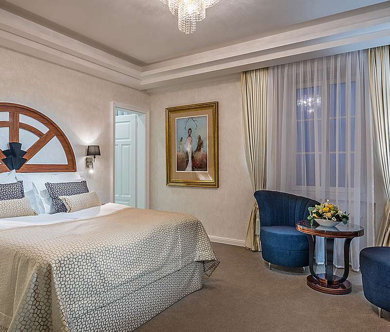 Kráľovské ubytovanie v priestranných izbách, štúdiách a v apartmánoch v Hoteli Royal Palace*****