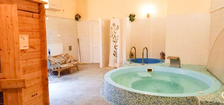 Wellness so saunami a vírivkou