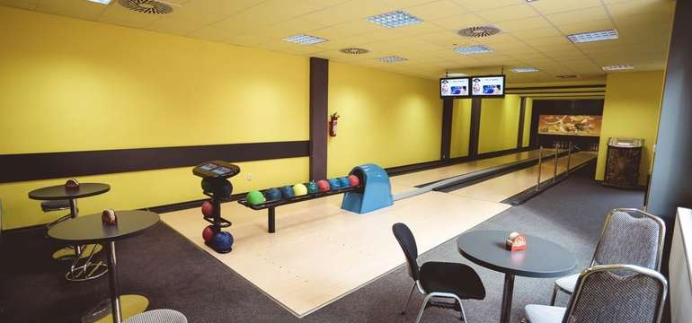 Preverte svoju šikovnosť pri hodinovej hre bowlingu, ktorú máte v rámci balíčka v cene