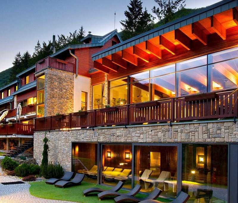 Rodinný hotel Rozsutec*** sa nachádza v prekrásnom prostredí Národného parku Malá Fatra