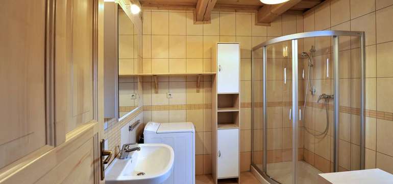 Každá drevenica Sojka má sprchový kút, vaňu a dve WC
