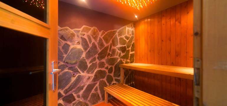 Ak si potrebujete oddýchnuť od všedných dní, sauna a bazén sú to pravé
