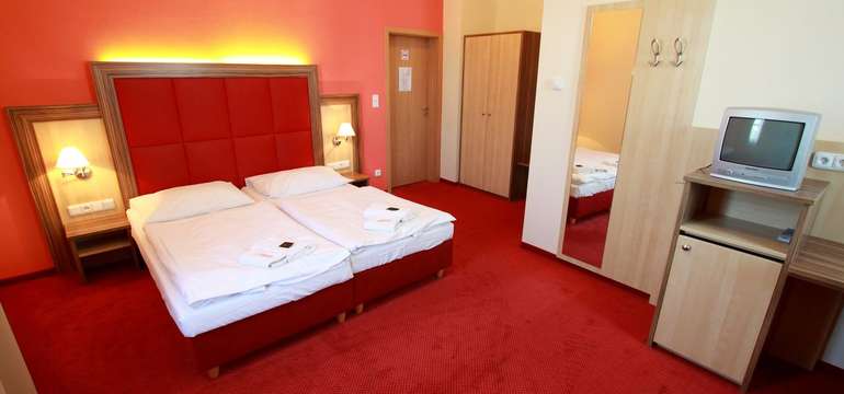 Hotel U Divadla má priestranné izby s vlastnou kúpeľňou