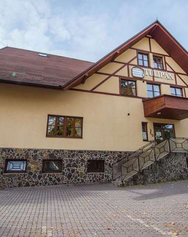 Parkovanie pri hoteli