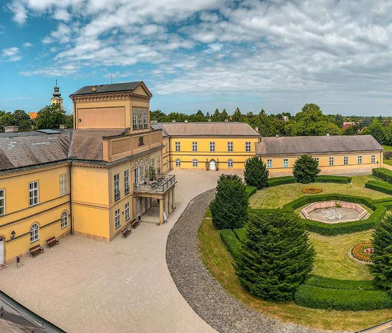 Kaštieľ Palárikovo je obklopený anglickým parkom