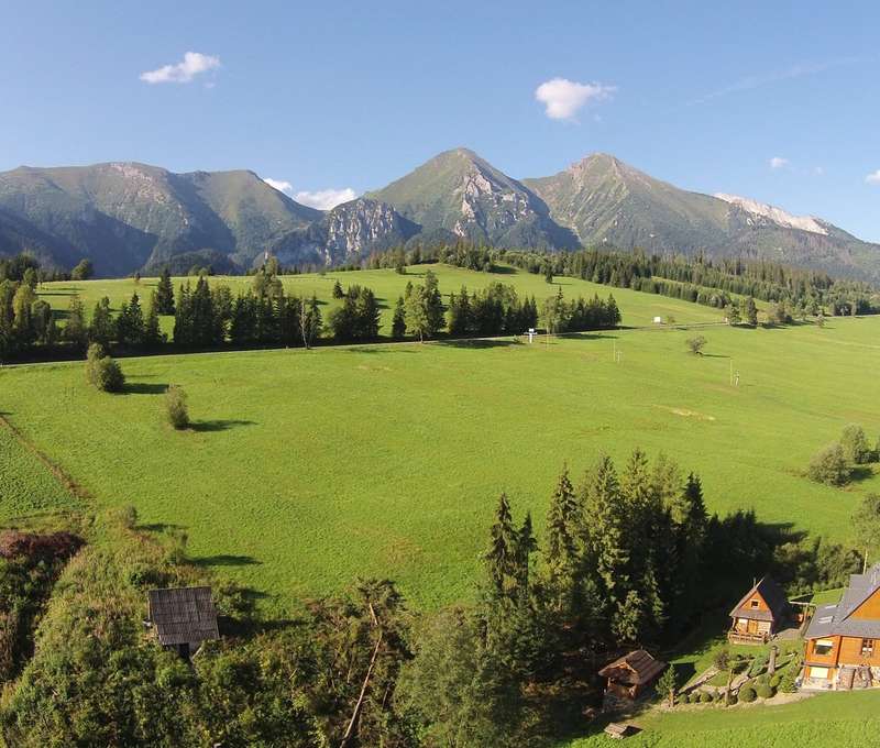 Penzión Patrik sa nachádza na úpätí Belianskych Tatier v obľúbenej turistickej oblasti Ždiar