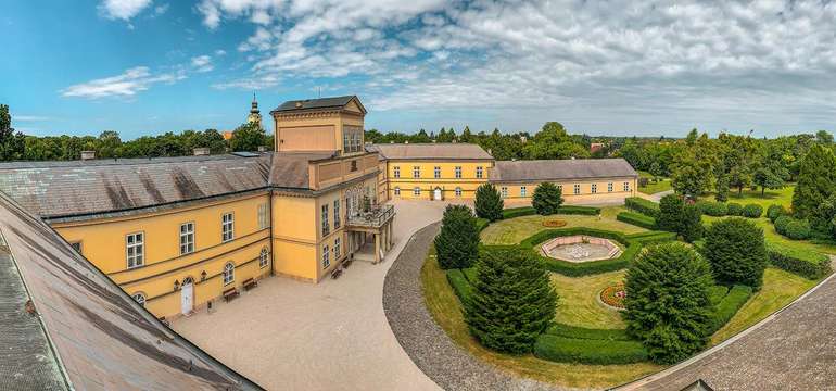 Kaštieľ Palárikovo je obklopený anglickým parkom