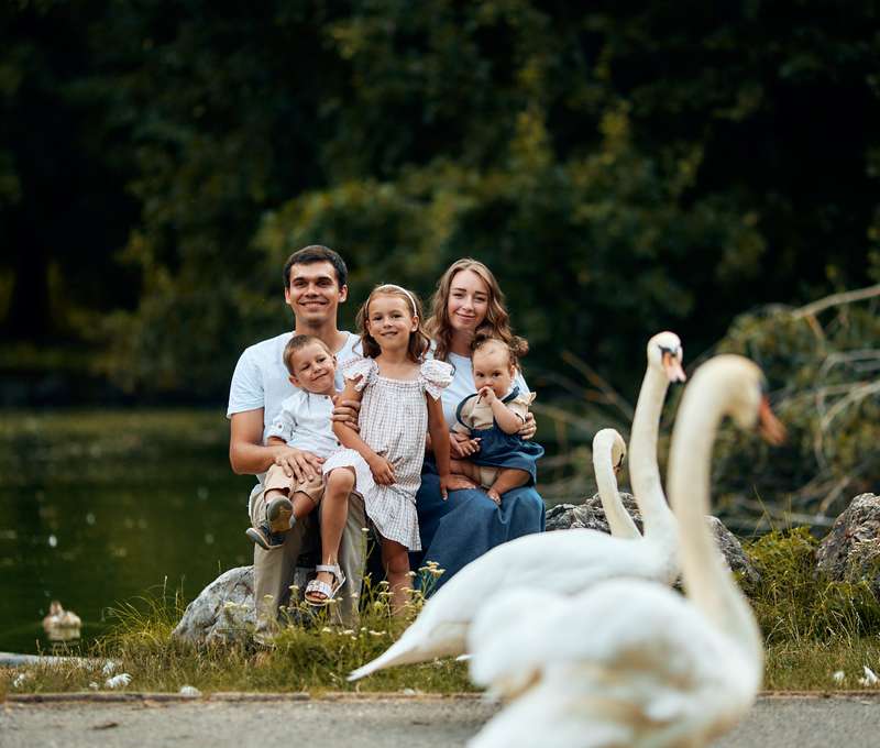 Profesionálne rodinné fotenie v exteriéri s fotografom Petrom Radváni