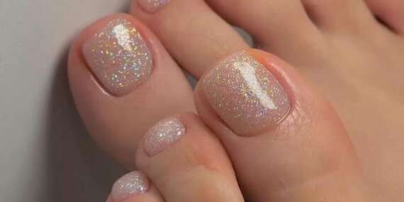 Manikúra, pedikúra alebo darčeková poukážka na nechtový dizajn v Little Clinic/Bratislava - Ružinov