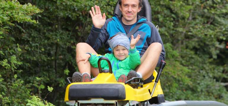 Jedno z nejzábavnějších lákadel je celoročně otevřená bobová dráha
