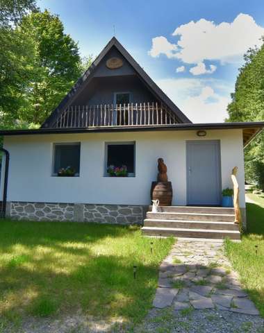 Chata Pekný les ponúka čarovné ubytovanie pri potoku na okraji lesa
