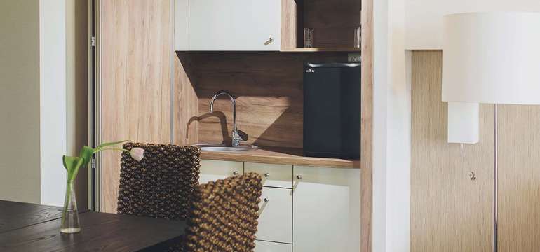 Izba Premium Suite sa skladá z priestrannej obývacej časti, príjemnej spálne a veľkej kúpeľne