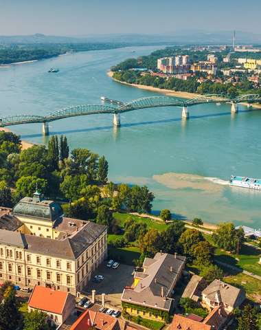 Výhľad na Štúrovo a Esztergom