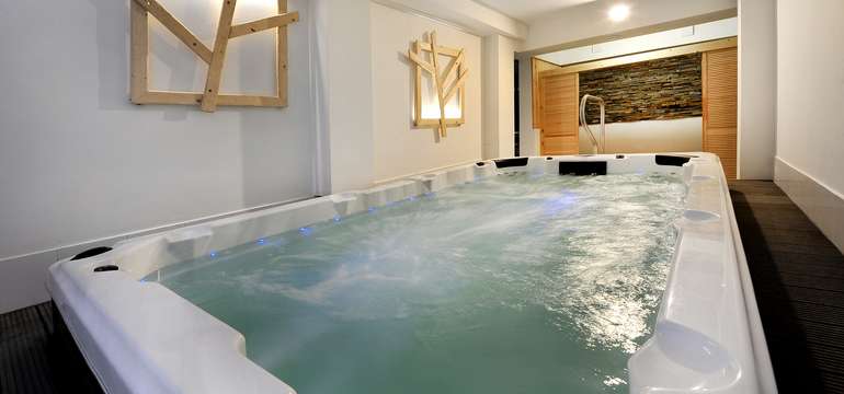 Pri pobyte môžete relaxovať v maxi vírivke alebo vyskúšať pivné kúpele