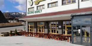 Penzión Donly sa nachádza priamo v srdci Donovalov