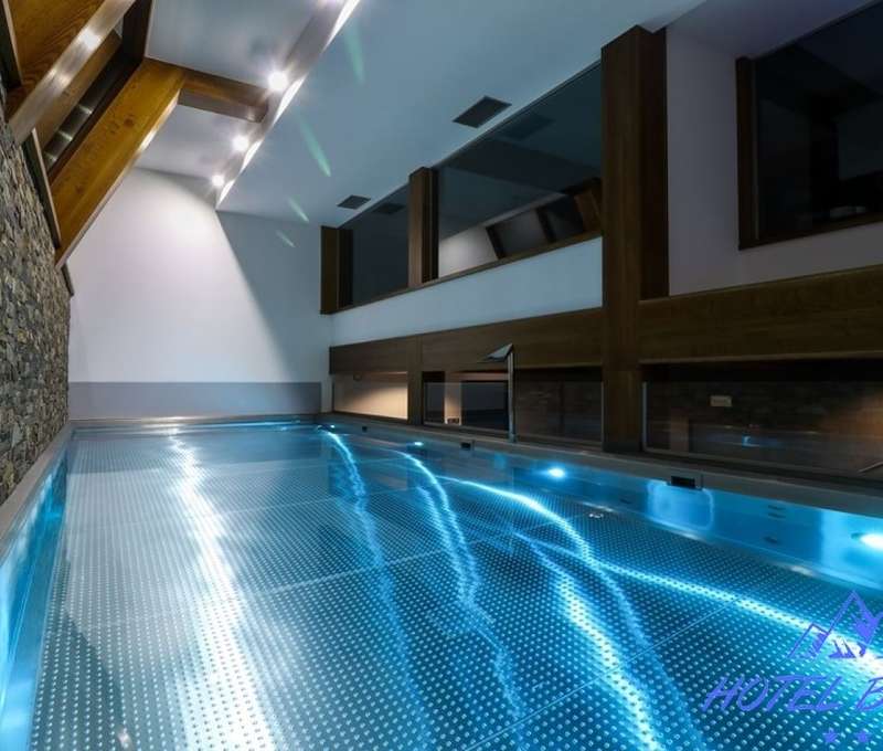 Ralaxačný vnútorný bazén v súkromnom wellness centre hotela Bystra***