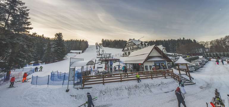 Kompleks Beskid*** stojí hneď pri lyžiarskom svahu