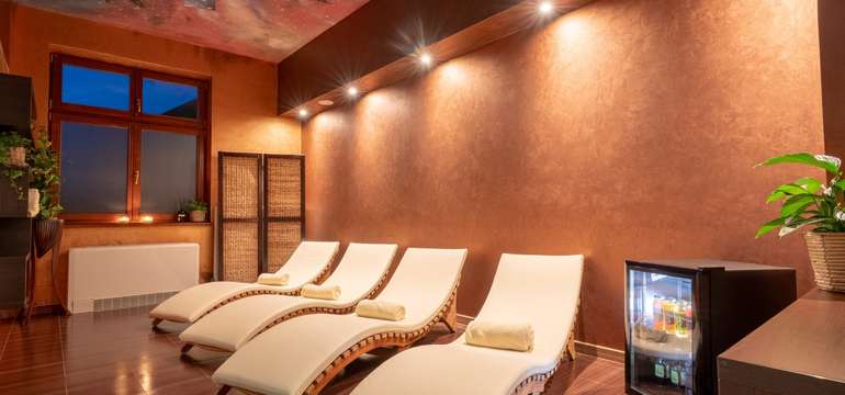 Oddychová miestnosť s ležadlami vo wellness Harmony Spa