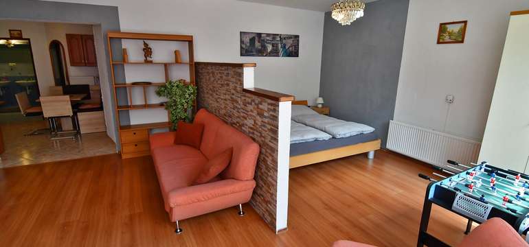 Ubytovanie v zadnom rodinnom apartmáne (4+1) 