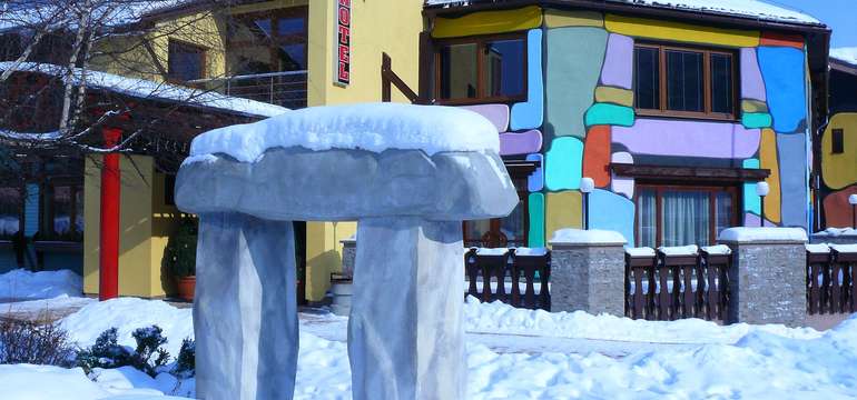 Hotel Áčko*** nájdete v Ružomberku, ktoré leží v prekrásnom prostredí hôr