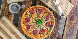 Pizza podľa vlastného výberu a veľké pivo alebo Kofola k tomu v Piváreň Pod Mostom
