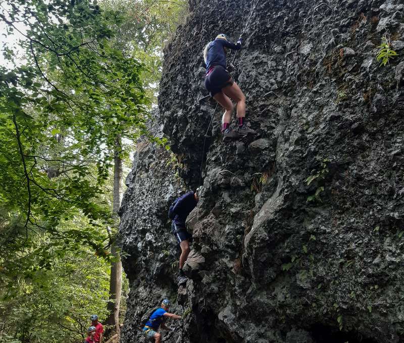 Túra si vyžaduje primeranú fyzickú kondíciu, turistickú obuv a oblečenie