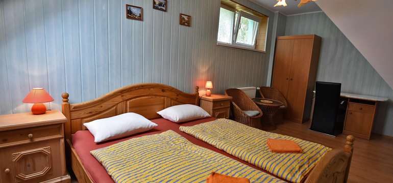 Ubytovanie vo veľkom hornom apartmáne s 3 spálňami (6+1)