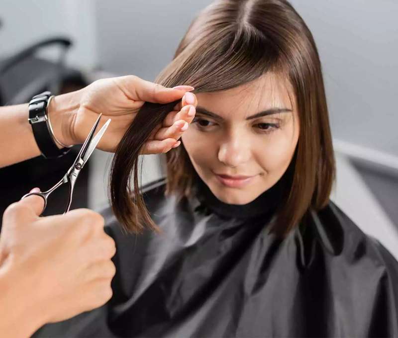 Dámsky strih a fabrebnie odrastov v Barbershop Grinava