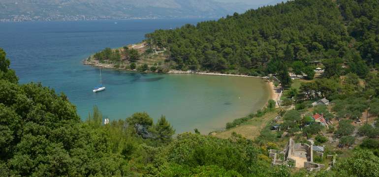Postira na ostrove Brač je malebná rybárska obec