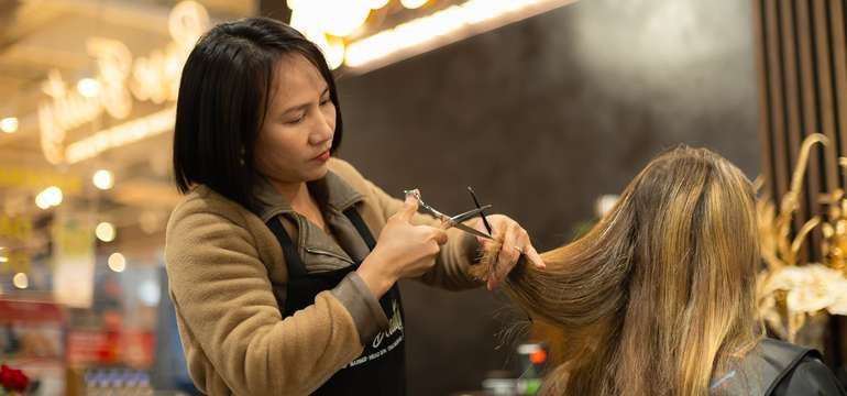 VIP head spa, strihy a farbenie vlasov v Rose beauty