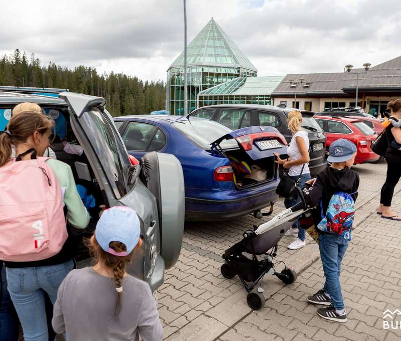 Bezplané parkovisko pred termálmi Terma Bukovina