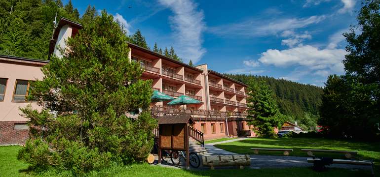 Horský Hotel Podjavorník*** s neobmedzeným kúpaním a polpenziou