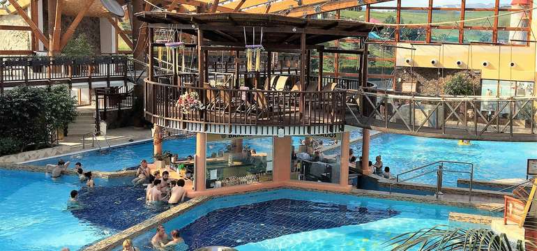 Obľúbený aquapark Tatralandia sa nachádza len 100 m od chatiek