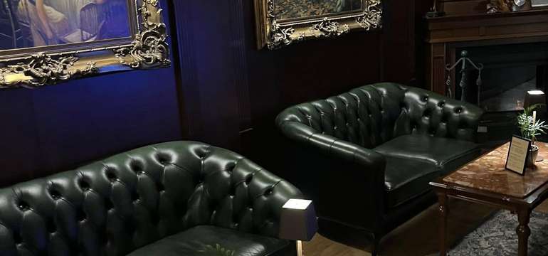 Exkluzívny anglický lobby bar s ponukou rumov, koňakov a celebritných vín
