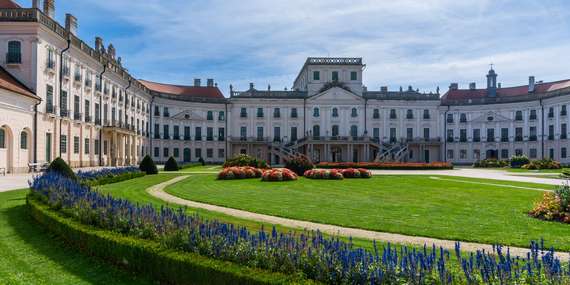 Zámok Esterházy vo Fertőde a historický Sopron s cestovnou kanceláriou Travelholic/Maďarsko - Fertőd