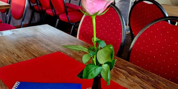 Zážitková plavba lodí po Vltavě s možností rautu a živé hudby/Praha - Vltava