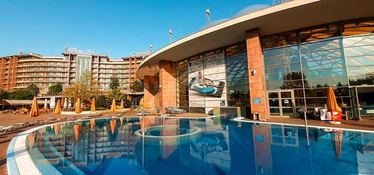V Aquaworlde čaká na návštevníkov 19 bazénov, 11 toboganov aj sauny