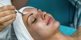 Chemický peeling alebo anti-akné ošetrenie