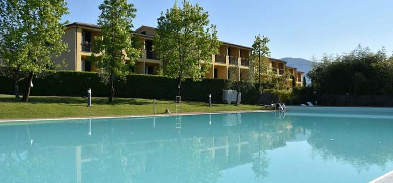 Ku Grand Hotelu Villa Cappugi**** v Toskánsku patrí aj vonkajší bazén