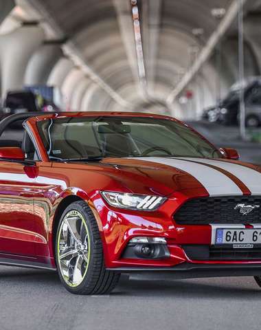 Nezabudnuteľná jazda na prenajatom Mustangu Cabrio