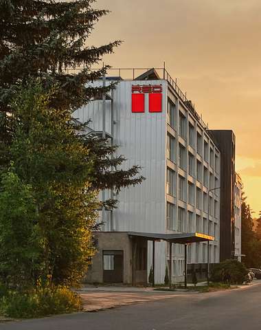 DOUBLE RED CARS HOTEL***