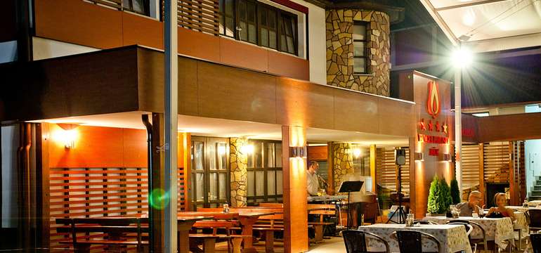 Čtyřhvězdičkový Hotel Piroska ve městě Bük