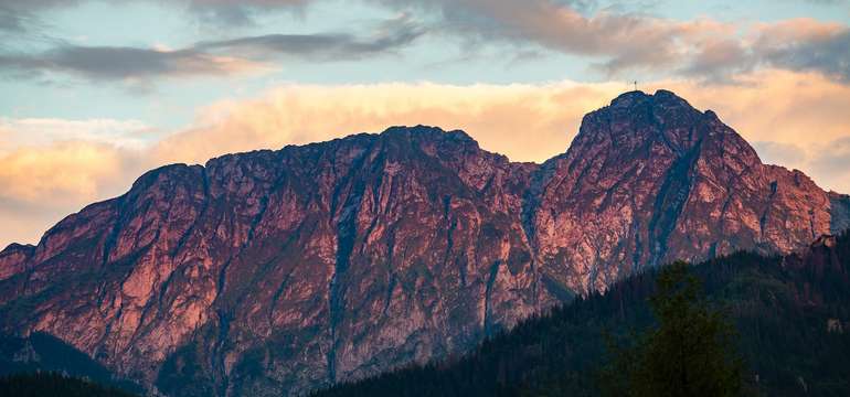 Vrch Giewont připomíná profil ležícího muže
