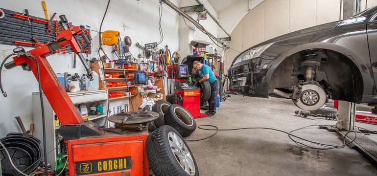 Priestory pneuservisu Autogarnet na Trnavskej ceste 102 v Bratislave