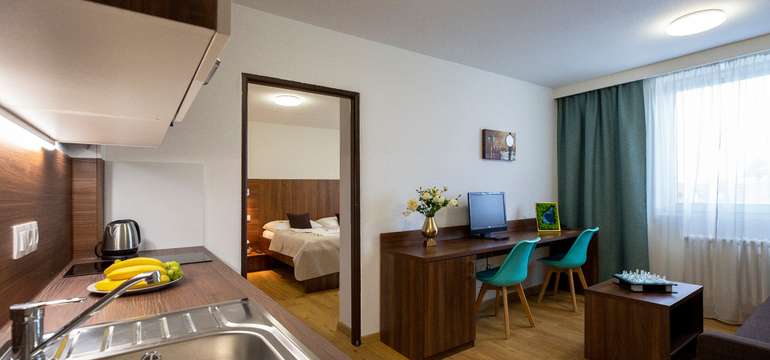 Trojhviezdičkový hotel ponúka ubytovanie v útulných apartmánoch