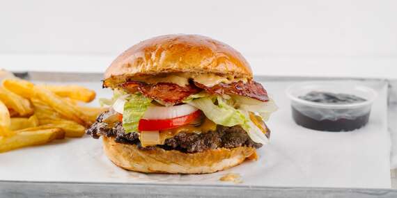 2+1 ZADARMO: Dvojitý Signiture Burger v novej prevádzke Regal Underground/Bratislava - Staré Mesto